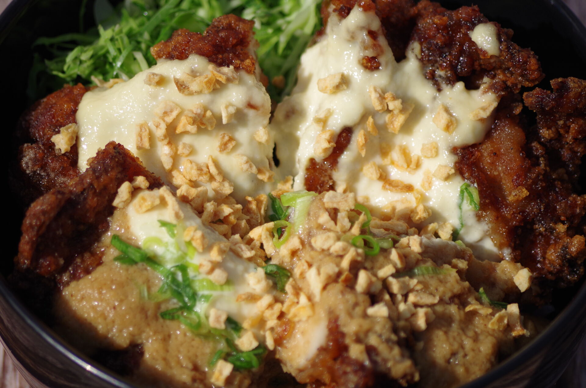【岡崎市】ニンニクたっぷりの大満足唐揚げ丼