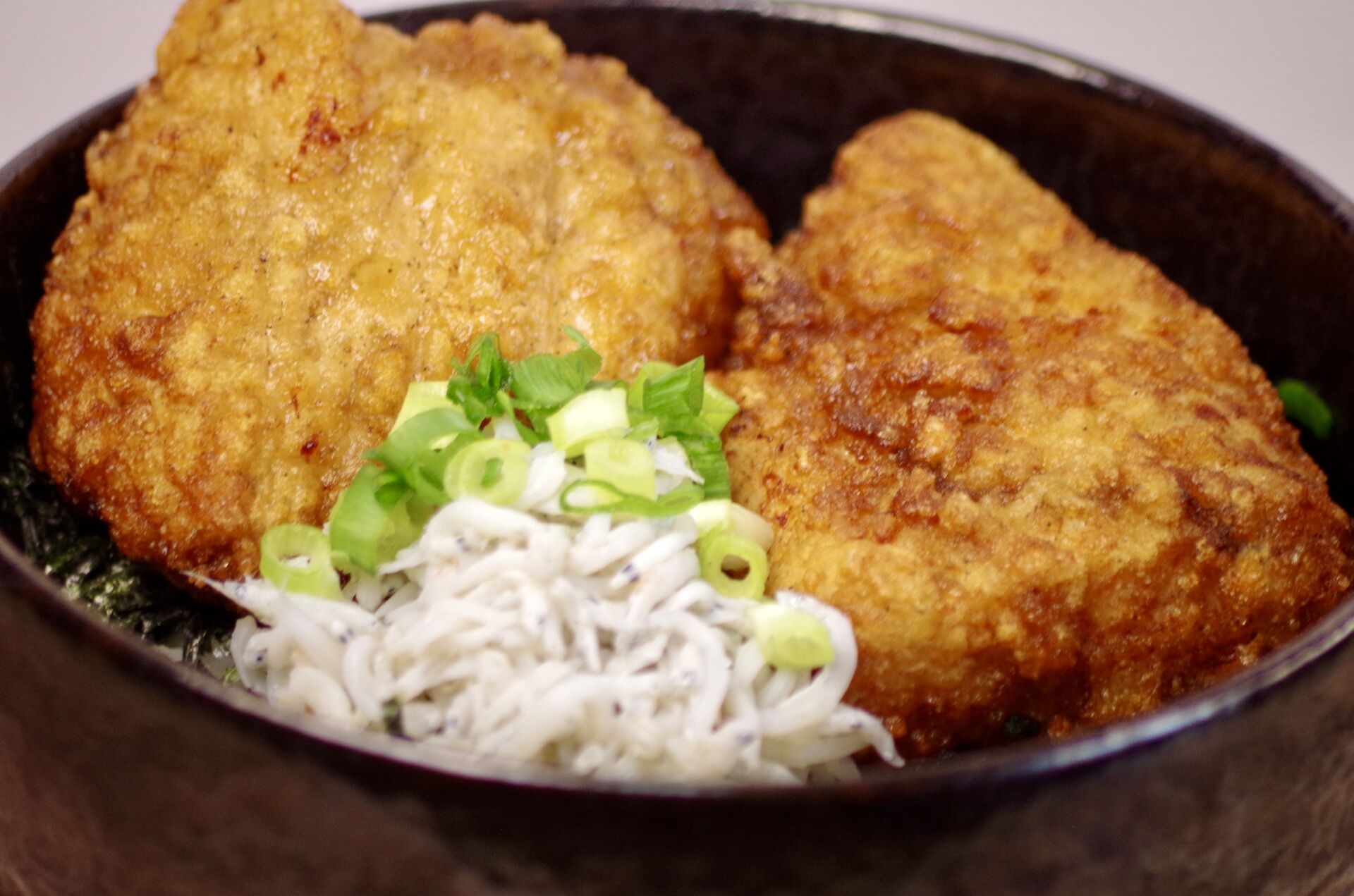 【腸活】自家製塩麹の唐揚げとしらすの健康丼