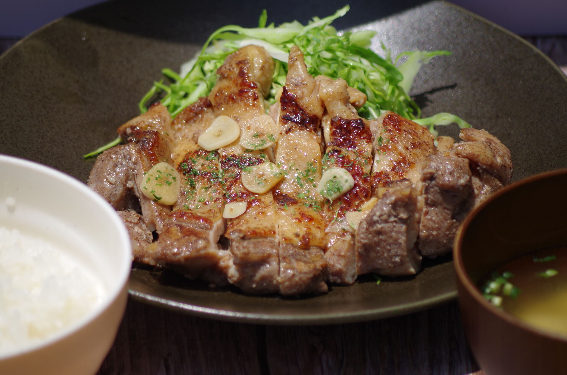 【岡崎市】レモンガーリック風味のめちゃ柔らかなチキンステーキ